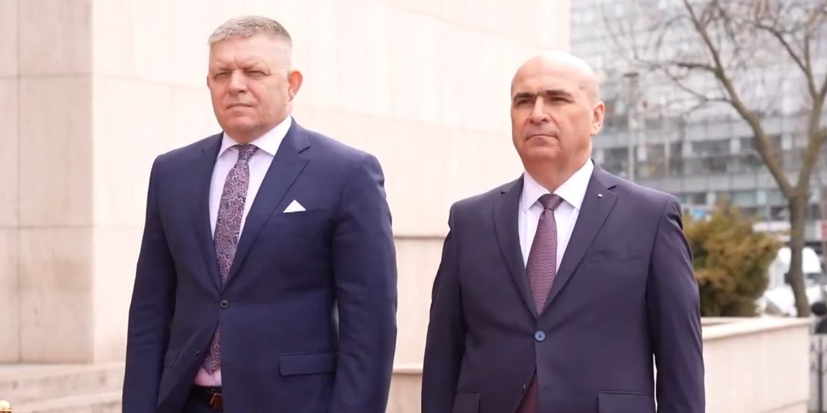 Premierul slovac Robert Fico, în vizită oficială la București: discuții despre securitate și economie Bucureștiul a fost, vineri, gazda premierului slovac Robert Fico, sosit într-o vizită oficială