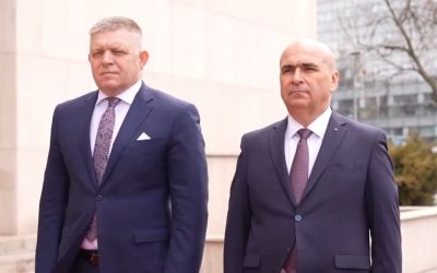Premierul slovac Robert Fico, în vizită oficială la București: discuții despre securitate și economie Bucureștiul a fost, vineri, gazda premierului slovac Robert Fico, sosit într-o vizită oficială