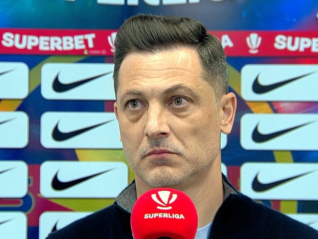 Rădoi schimbă echipa FCSB, apoi justifică alegerea primului 11