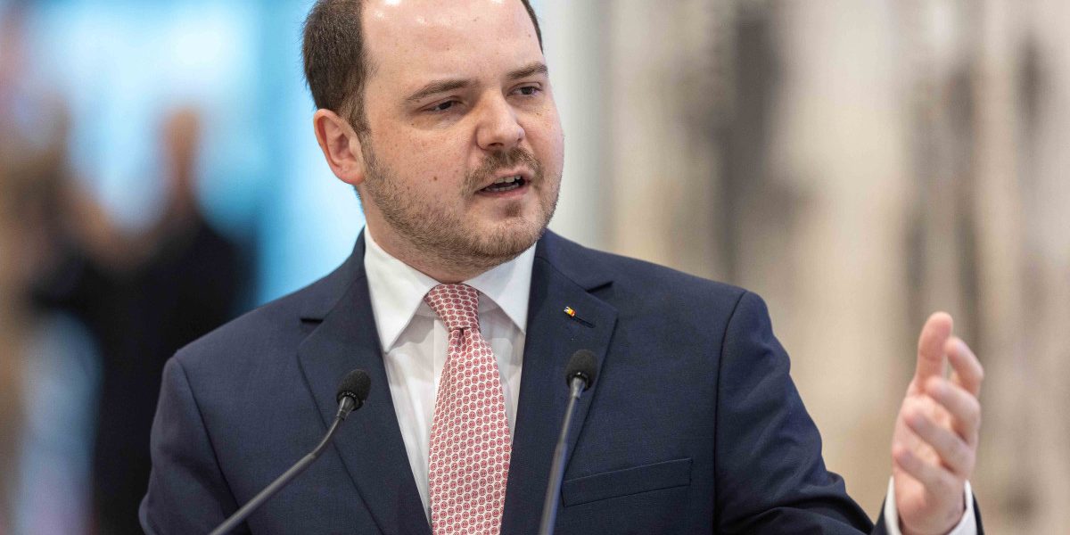 Noua platformă digitală de sănătate, lansată în câteva luni: Pacienții vor avea acces la dosarul electronic Ministrul Sănătății, Alexandru Rogobete, a anunțat că noua platformă digitală din domeniul sănătății va fi lansată în următoarele luni