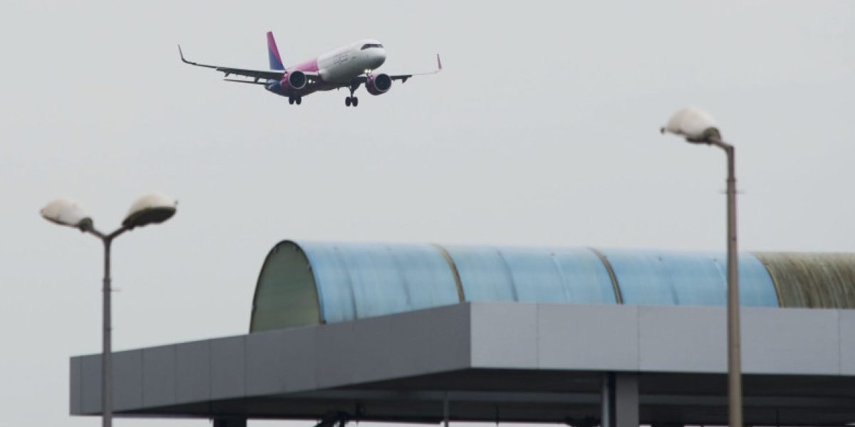 Zborurile Tarom pentru repatrierea românilor din Orientul Mijlociu, amânate Cursele speciale ale Tarom, menite să aducă acasă peste 300 de români din zona de conflict din Orientul Mijlociu, au fost reprogramate
