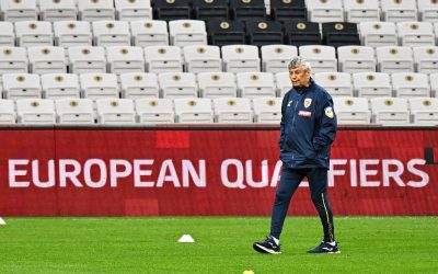 Mircea Lucescu, selecționerul echipei naționale, transportat la spital după ce i s-a făcut rău Selecționerul echipei naționale de fotbal a României, Mircea Lucescu, a fost transportat de urgență la spital, luni, după ce i s-a făcut rău în timpul ședinței tehnice premergătoare ultimului antrenament înaintea meciului amical cu Slovacia