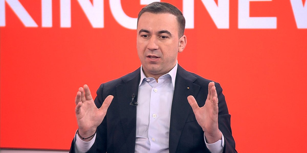 Prețul gazelor pentru populație, plafonat la 310 lei/MWh: Anunțul ministrului Energiei Ministrul Energiei, Bogdan Ivan, a anunțat că, în ciuda fluctuațiilor de pe piața internațională, prețul gazelor naturale pentru consumatorii casnici va fi plafonat la 310 lei/MWh