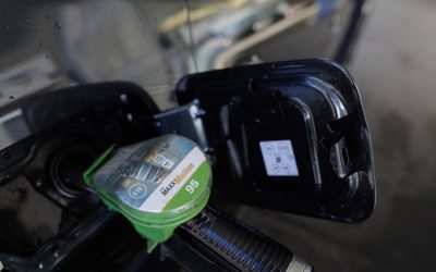 Prețurile carburanților continuă să crească: OMV Petrom a aplicat a doua majorare în două zile Prețurile la benzină și motorină continuă să crească în România, pe fondul tensiunilor din Orientul Mijlociu