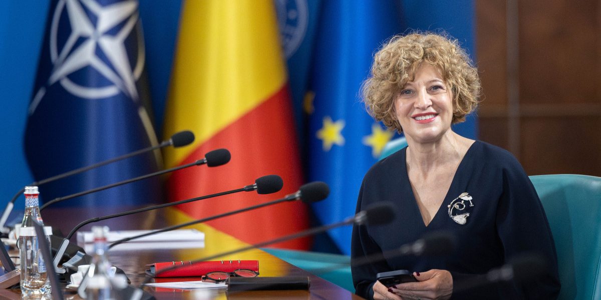 România, între modelul economic actual și riscul stagnării Viceprim-ministra Oana Gheorghiu a subliniat, recent, necesitatea adoptării unui nou model de creștere economică pentru România