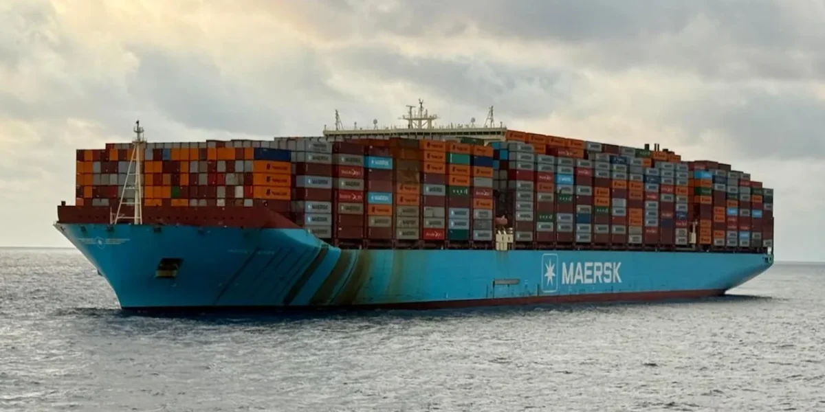 Maersk suspendă tranzitul prin strâmtoarea Ormuz, din cauza tensiunilor. (63 caractere)