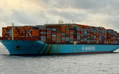 Maersk suspendă tranzitul prin strâmtoarea Ormuz, din cauza tensiunilor. (63 caractere)