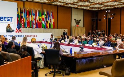 Mirabela Grădinaru participă la summitul global pentru educație digitală, alături de Melania Trump Mirabela Grădinaru, partenera de viață a primarului general al Capitalei, Nicușor Dan, a fost prezentă la summitul inaugural al unei coaliții globale dedicată educației digitale a copiilor