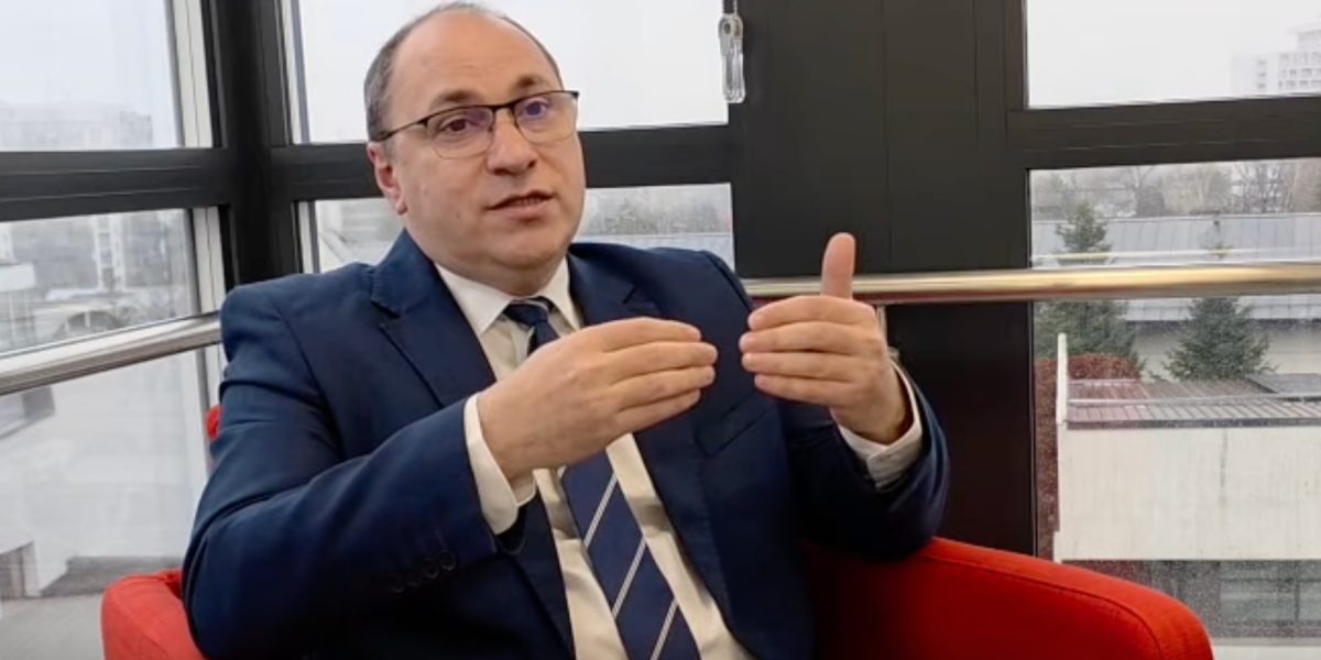 Mihai Dimian, propus pentru funcția de ministru al Educației Profesorul universitar doctor Mihai Dimian, rectorul Universității „Ștefan cel Mare” din Suceava, a fost desemnat pentru a prelua portofoliul Ministerului Educației și Cercetării