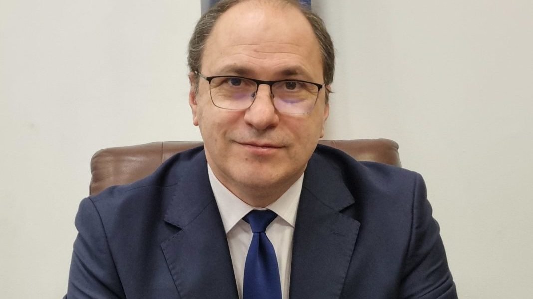 Mihai Dimian a depus jurământul și a preluat oficial funcția de ministru al Educației Mihai Dimian a depus astăzi jurământul de învestitură în funcția de ministru al Educației