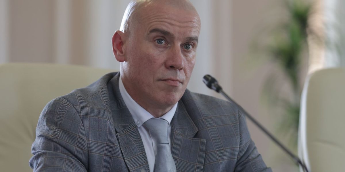 Moțiunea împotriva ministrului Culturii, Andras Demeter, respinsă în Senat Senatul a respins luni moțiunea simplă îndreptată împotriva ministrului Culturii, Andras Demeter