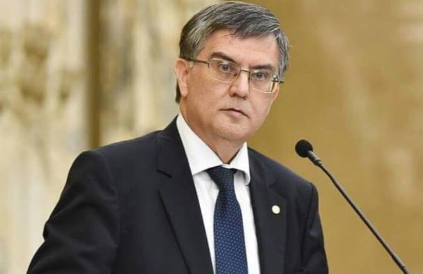 Mircea Dumitru, despre viitorul Academiei: „Singura șansă a noastră este consolidarea apartenenței la spațiul euroatlantic” Mircea Dumitru, fost ministru al Educației și rector al Universității din București, a anunțat că nu va urmări o colaborare cu Rusia sau China dacă va fi ales președinte al Academiei Române