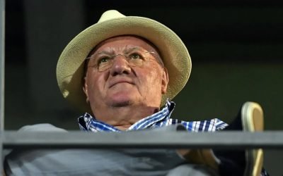 Afaceriștii români, prinși în criza din Dubai: Mitică Dragomir și planurile spulberate de război Fostul șef al Ligii Profesioniste de Fotbal (LPF), Dumitru „Mitică” Dragomir, a ratat o afacere imobiliară importantă în Dubai, după ce a negociat achiziția a două apartamente de lux cu omul de afaceri Gigi Nețoiu