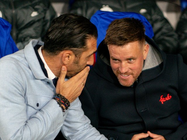 Charalambous pleacă din România și dezvăluie planurile cu Mihai Pintilii Fostul antrenor al echipei FCSB, Elias Charalambous, a părăsit România, mulțumindu-le fanilor și dezvăluind că Mihai Pintilii va face parte din staff-ul său tehnic