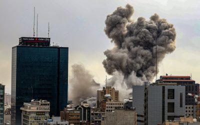 Iranul atacă Golful Persic: Escaladarea conflictului și implicațiile regionale Iranul a lansat atacuri masive cu rachete balistice și drone asupra Israelului și a unor state din Golf, inclusiv Emiratele Arabe Unite, Arabia Saudită, Oman, Bahrain, Kuweit și Qatar