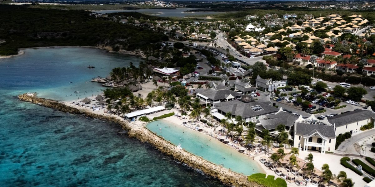 Nivelul mărilor, mai ridicat decât se credea: milioane de oameni, în pericol Un nou studiu realizat de cercetători olandezi avertizează că nivelul mării în jurul zonelor costiere este mai ridicat decât estimările anterioare