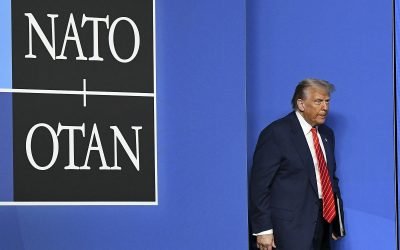 Trump amenință NATO: Statele Unite ar putea să nu mai intervină în apărarea aliaților Fostul președinte american Donald Trump a reiterat vineri criticile la adresa NATO, sugerând că Statele Unite ar putea să nu mai intervină în apărarea aliaților în cazul unui atac