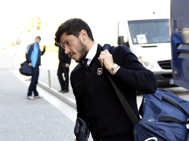 Cristi Tănase divorțează și va plăti pensie alimentară pentru fiica sa Fostul fotbalist Cristi Tănase a divorțat de soția sa, Adina Maria, iar instanța a stabilit ca acesta să plătească o pensie alimentară lunară de 2.500 de lei pentru fiica lor