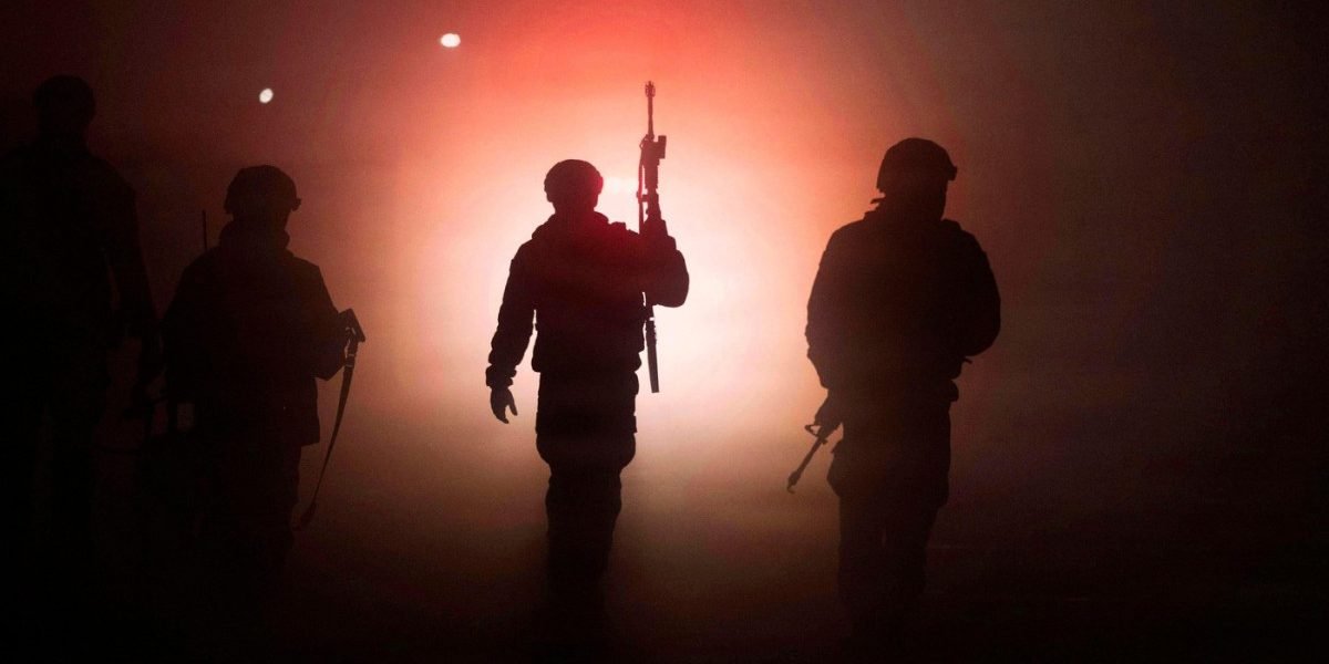 SUA integrează inteligența artificială în operațiunile militare: Un pas controversat Statele Unite ale Americii explorează utilizarea inteligenței artificiale (AI) în operațiunile militare, inclusiv în cele cu miză ridicată