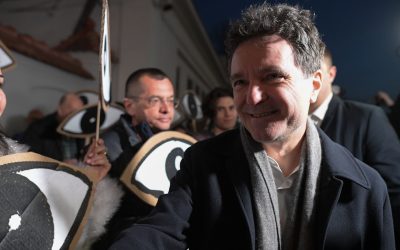 Proteste la Cotroceni pe tema numirilor în fruntea parchetelor Zeci de persoane s-au adunat, joi, în fața Palatului Cotroceni pentru a protesta față de propunerile pentru șefia marilor parchete