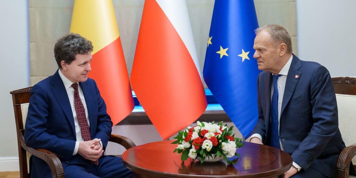 Nicușor Dan, la Varșovia: Discuții despre securitate, apărare și integrare europeană Primarul general al Capitalei, Nicușor Dan, s-a aflat joi într-o vizită oficială în Polonia, unde a avut întrevederi cu premierul Donald Tusk și cu liderii celor două camere ale Parlamentului polonez