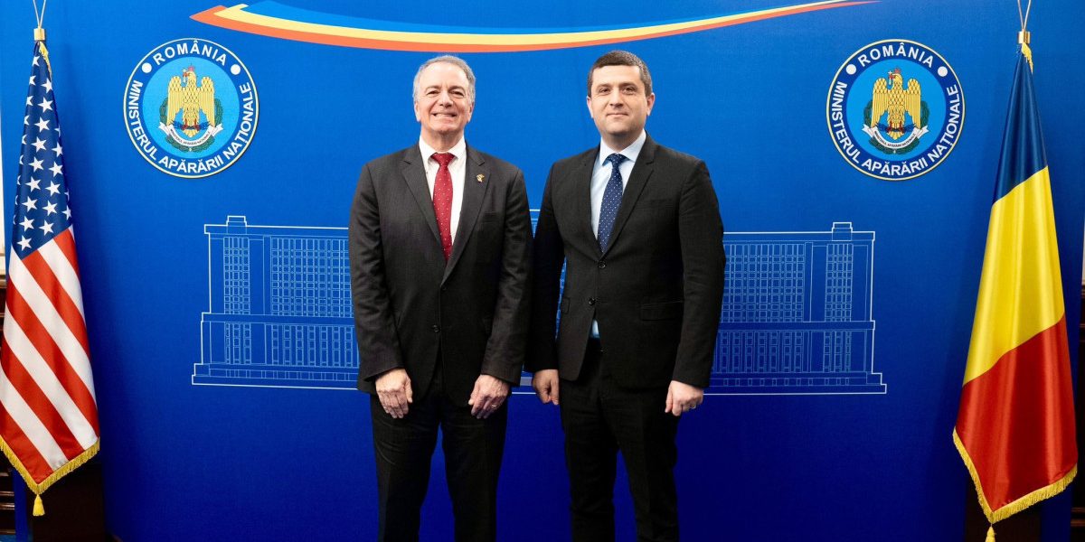 România reafirmă angajamentul față de parteneriatul strategic cu SUA Ministrul Apărării Naționale, Radu Miruță, s-a întâlnit vineri cu noul ambasador al Statelor Unite la București, Darryl Nirenberg