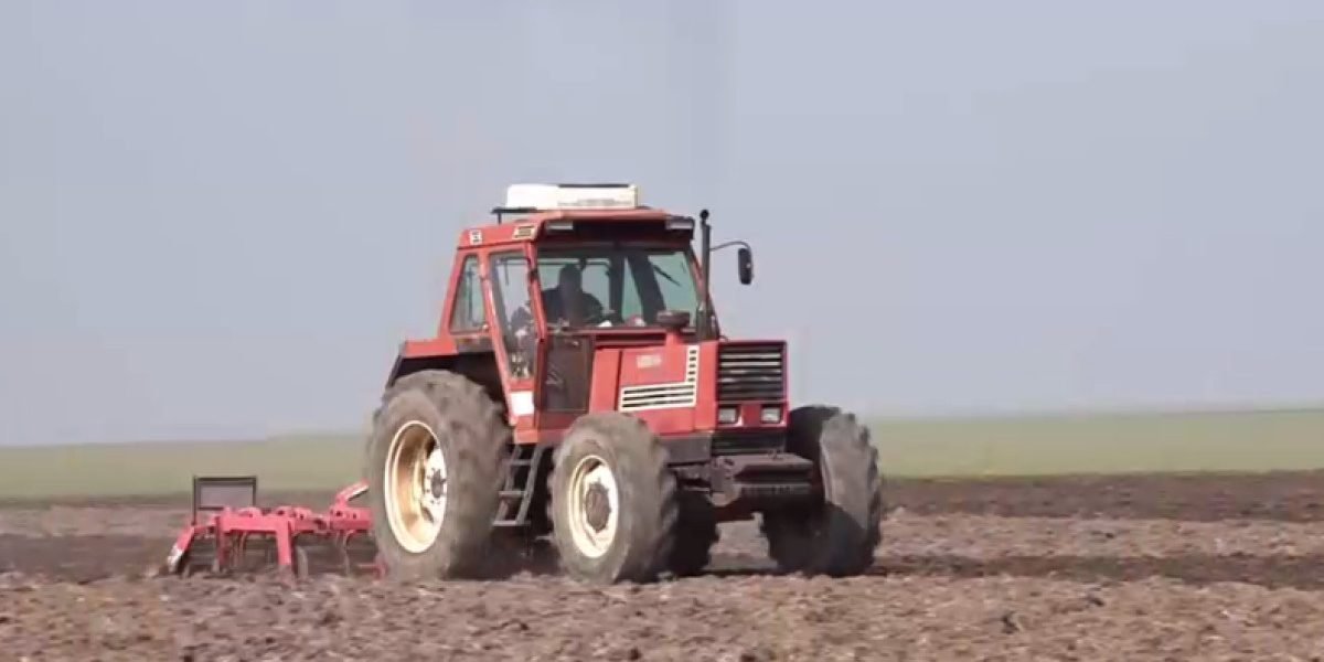 Criza motorinei amenință fermierii români: recoltele, în pericol Fermierii români se confruntă cu o criză majoră din cauza prețurilor în creștere la carburanți, exacerbate de războiul din Orientul Mijlociu