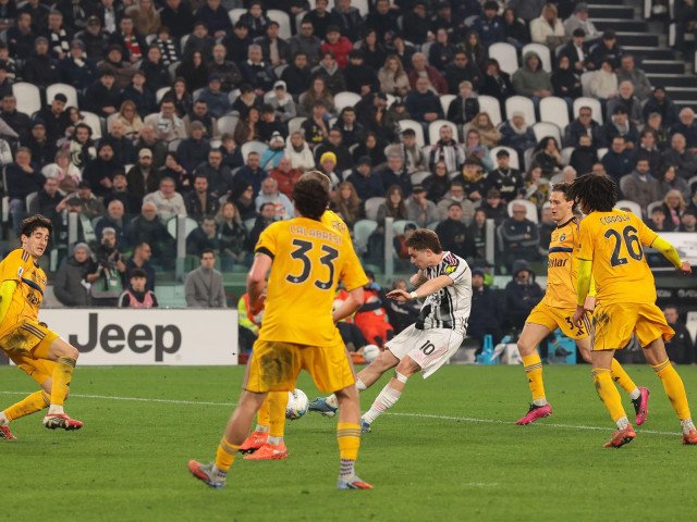Juventus zdrobește Pisa și se apropie de locurile europene Juventus a învins categoric echipa Pisa cu scorul de 4-0 într-un meci disputat în cadrul etapei a 28-a din Serie A