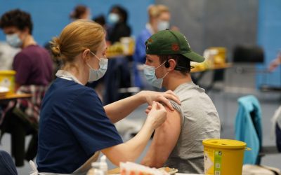 Focar de meningită în Marea Britanie: îngrijorări privind răspândirea în Europa Un focar de meningită în Marea Britanie a generat îngrijorări cu privire la capacitatea de reacție a Europei