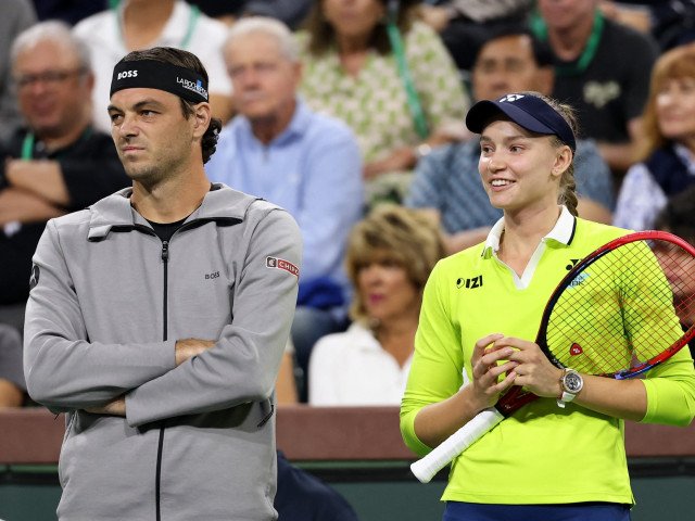 Rybakina, atinsă nepotrivit de un oficial la Indian Wells: imagini controversate Elena Rybakina, campioana de la Australian Open, a fost implicată într-un incident neplăcut la turneul demonstrativ de la Indian Wells