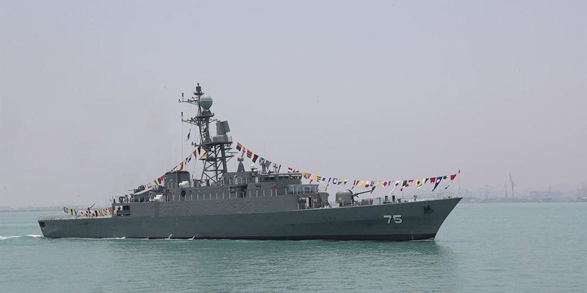 Peste o sută de persoane dispărute după ce o navă iraniană ar fi fost atacată de un submarin Un atac efectuat de un submarin a dus la dispariția a cel puțin 101 de persoane și la rănirea altor 78, în urma scufundării unei nave iraniene lângă Sri Lanka