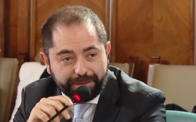 Burnete: România are nevoie urgentă de investiții și reforme pentru creștere economică Consilierul prezidențial Radu Burnete a subliniat, marți, la o dezbatere organizată de guvern în parteneriat cu Banca Mondială, că România nu se poate baza exclusiv pe capitalul intern pentru a-și susține creșterea economică