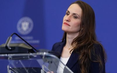 Ponta acuză, Țoiu răspunde în scandalul zborului de evacuare din Dubai Fostul premier Victor Ponta o acuză pe ministrul de Externe, Oana Țoiu, că ar fi intervenit pentru a împiedica urcarea fiicei sale, în vârstă de 17 ani, într-un zbor de evacuare din Dubai