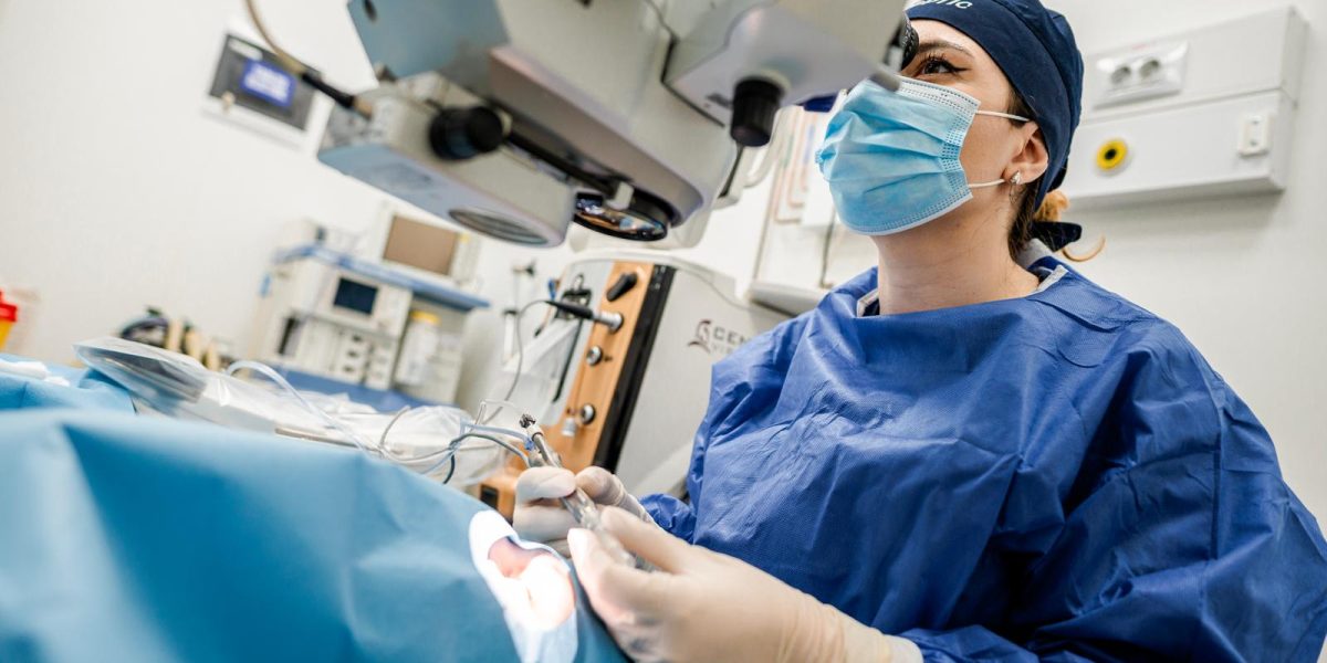 Vederea, tot mai afectată de ecrane și stilul de viață modern Problemele de vedere sunt în creștere, în special în rândul tinerilor și copiilor, pe fondul expunerii prelungite la ecrane, a lipsei timpului petrecut în aer liber și a amânării controalelor oftalmologice