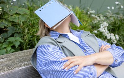 Astenia de primăvară: cum ne afectează trecerea la un nou anotimp Odată cu creșterea temperaturilor și a duratei zilei, mulți români resimt o stare de oboseală accentuată, dificultăți de concentrare și iritabilitate