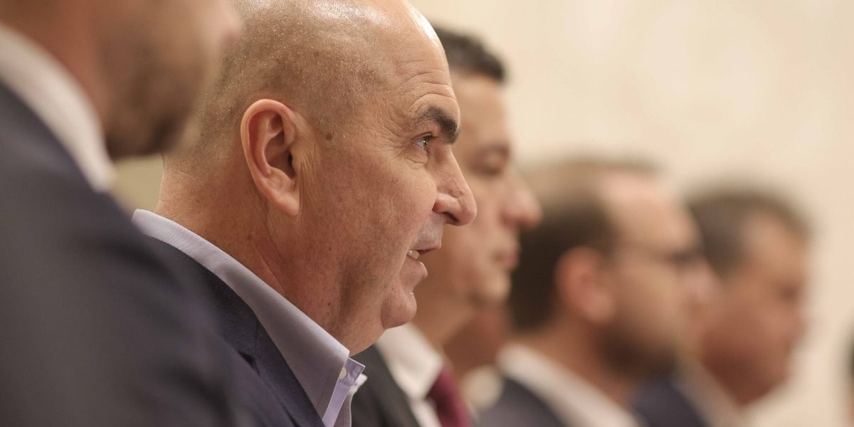 Blocaj major în coaliție din cauza bugetului pe 2026: PSD amenință cu ieșirea de la guvernare Bătălia pe bugetul pentru anul 2026 zguduie coaliția de guvernare