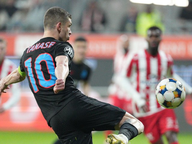 Florin Tănase, incert la FCSB: Gigi Becali negociază prelungirea contractului Fotbalistul Florin Tănase, unul dintre cei mai importanți jucători ai FCSB, ar putea să își prelungească contractul cu echipa, deși există și posibilitatea unui transfer în străinătate