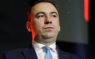 Guvernul lucrează la scenarii pentru a evita prețul carburanților la două cifre Ministrul Energiei, Bogdan Ivan, a declarat sâmbătă, la Bistrița, că Executivul român consideră „extrem de important” ca prețul carburanților în România să nu atingă pragul de 10 lei pe litru