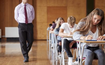 Peste 8.700 de profesori s-au înscris pentru a evalua simularea Evaluării Naționale Ministrul Educației, Mihai Dimian, a anunțat miercuri că peste 8.700 de profesori s-au înscris pentru a evalua lucrările elevilor la simularea Evaluării Naționale