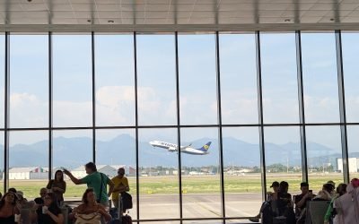 Northern Italy Airports Introduce Fuel Restrictions for Flights MILANO – Patru aeroporturi importante din nordul Italiei vor impune restricții pentru alimentarea cu combustibil a zborurilor comerciale până pe 9 aprilie, din cauza „disponibilității limitate” de combustibil din partea operatorului Air BP Italia