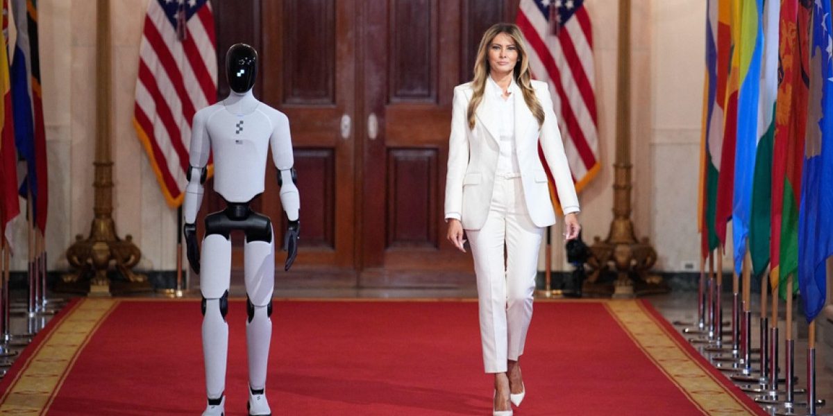 Partenera lui Nicușor Dan, martoră la o premieră în SUA: Melania Trump a pășit pe covorul roșu alături de un robot umanoid