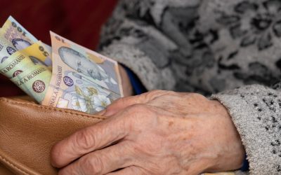 Pensiile vin mai devreme pentru Paște: Bani pe card pe 8 aprilie, prin Poștă până pe 9 Bucurie pentru pensionari înainte de Paște