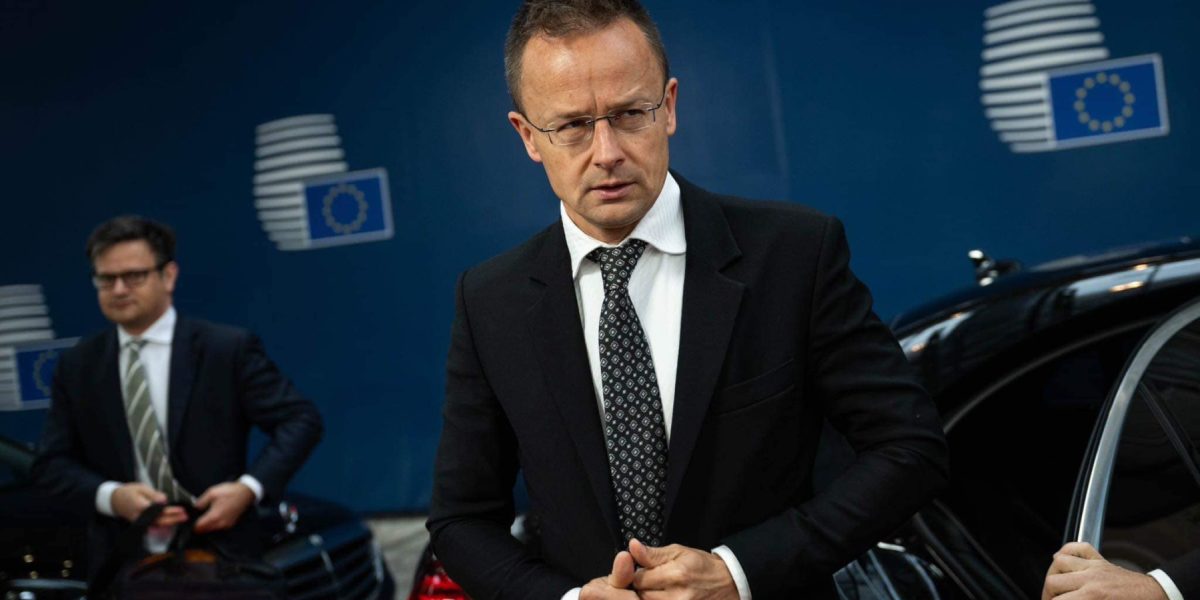 Szijjarto: Zelenski ar fi amenințat cu moartea premierul ungar Orban Ministrul de Externe al Ungariei, Peter Szijjarto, a reacționat dur la declarațiile președintelui ucrainean Volodimir Zelenski