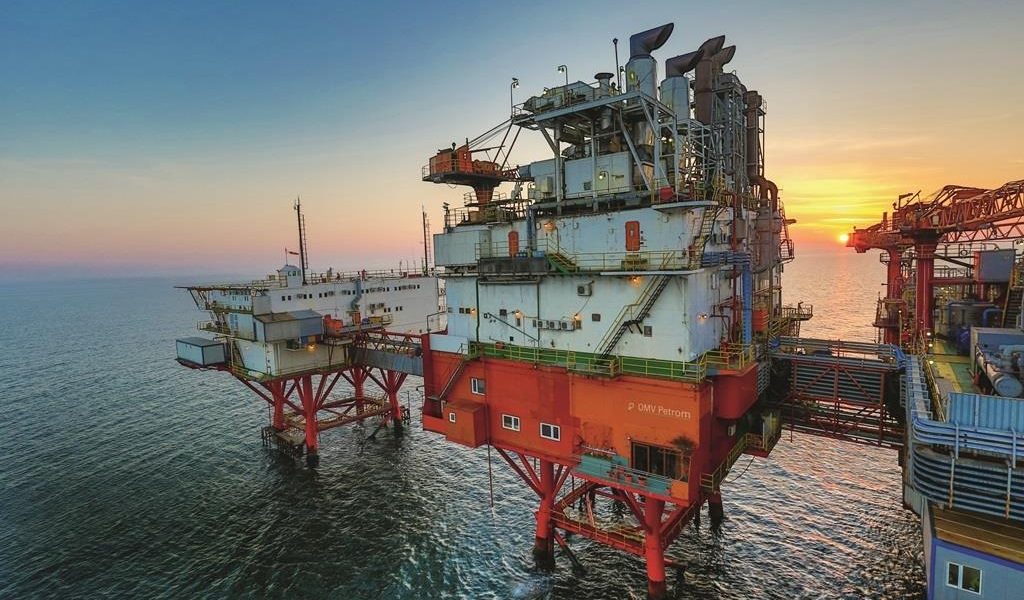 Naftogaz și OMV Petrom explorează posibilitatea exploatării unui zăcământ de gaze în Marea Neagră Compania ucraineană de stat Naftogaz a inițiat discuții exploratorii cu OMV Petrom, gigantul energetic român, pentru dezvoltarea unui zăcământ de gaze de mari dimensiuni descoperit în apele ucrainene ale Mării Negre