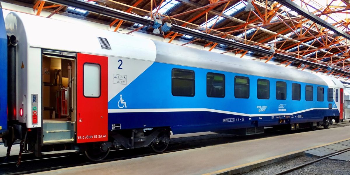 GRAMPET Group: 30 de vagoane modernizate pentru călătoriile pe calea ferată Grupul GRAMPET a anunțat finalizarea și livrarea celui de-al 30-lea vagon de călători clasa a II-a modernizat la Electroputere VFU Pașcani, un proiect finanțat prin Planul Național de Redresare și Reziliență (PNRR)