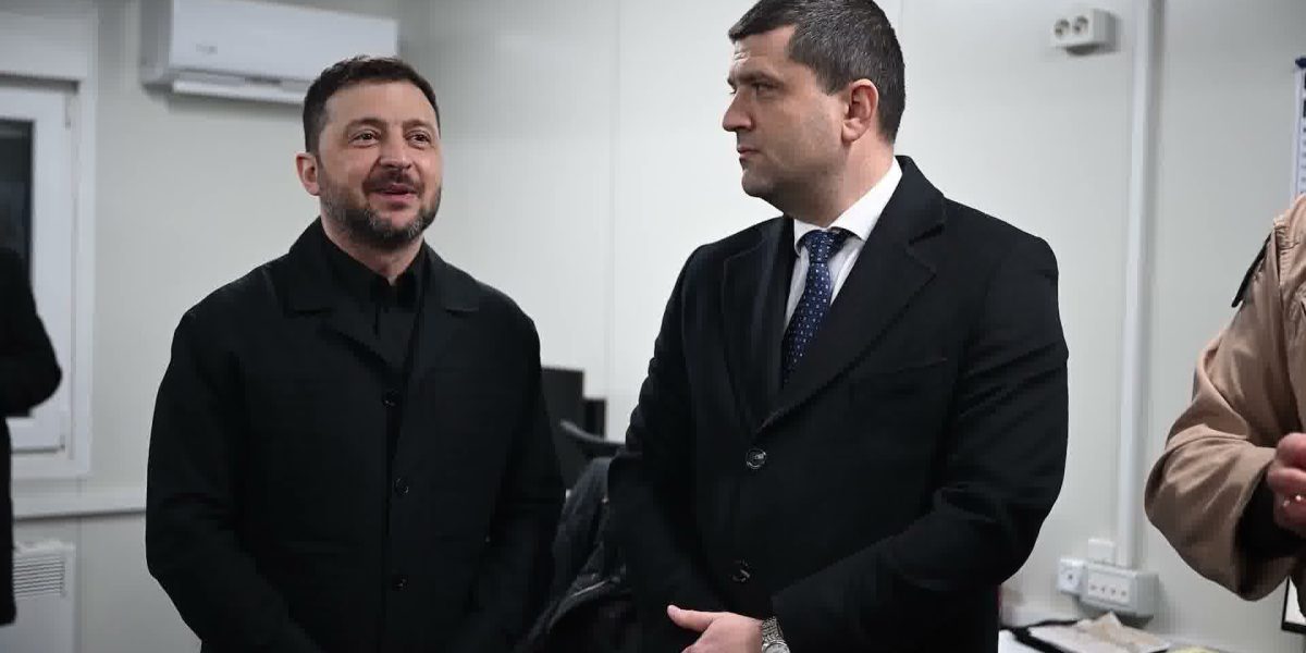 Ucraina și Emiratele Arabe Unite, parteneriat pentru combaterea dronelor Președintele ucrainean Volodimir Zelenski a anunțat sâmbătă un acord de cooperare cu Emiratele Arabe Unite în domeniul apărării, în contextul amenințărilor generate de dronele iraniene