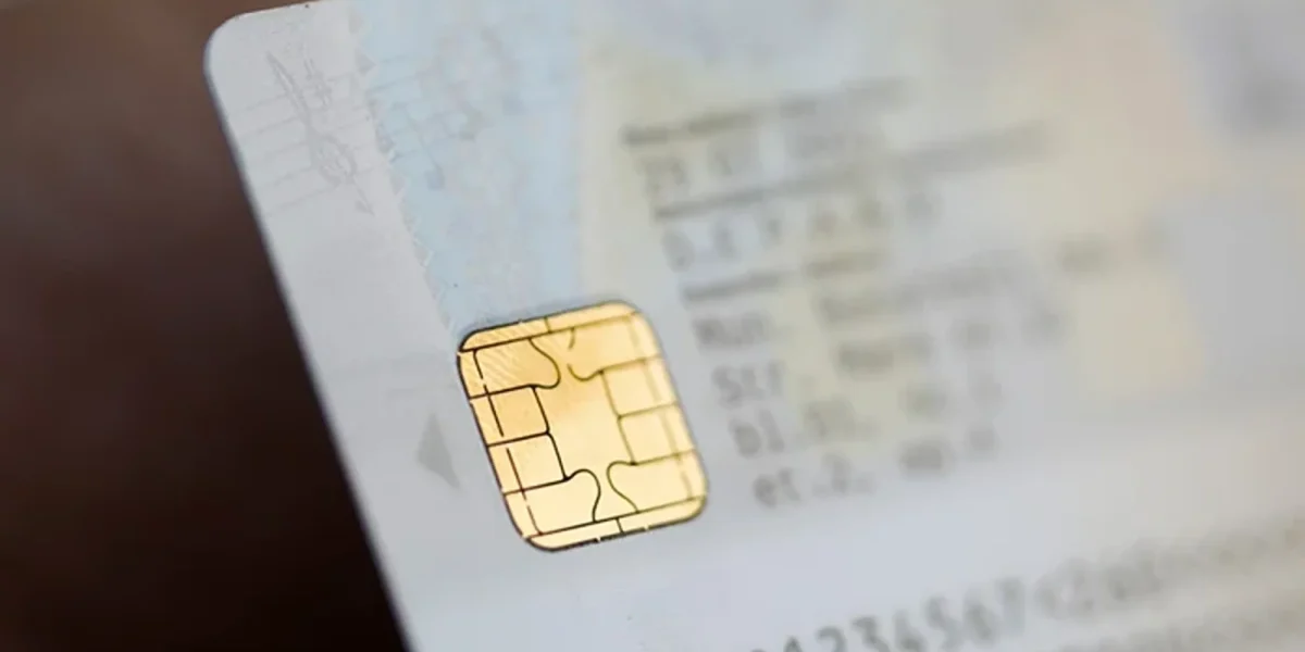 Blocaje la buletinul electronic: românii se plâng că nu pot schimba adresa Introducerea buletinului electronic, prezentată drept un pas important în digitalizarea administrației publice, generează deja nemulțumiri