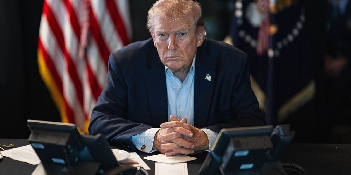 O „profeție” despre Iran ia amploare după ce Trump anunță moartea lui Khamenei Afirmațiile unui „Nostradamus al Braziliei” despre schimbări majore în Iran în următorii ani au generat discuții aprinse după ce fostul președinte american Donald Trump a anunțat moartea liderului suprem iranian, Ali Khamenei