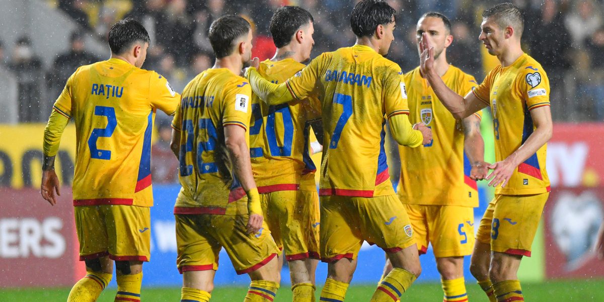 Sabin Ilie, fost jucător la Fenerbahce, critică șansele „tricolorilor” în barajul cu Turcia Fostul internațional român Sabin Ilie, care a evoluat la Fenerbahce, este pesimist în privința șanselor echipei naționale a României în barajul cu Turcia pentru calificarea la Campionatul Mondial