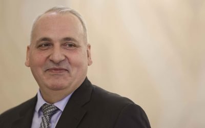 Viorel Cerbu, audiat pentru șefia DNA: „Trebuie clarificată” neîncrederea în instituție Secția pentru procurori a Consiliului Superior al Magistraturii (CSM) a continuat luni audierile candidaților pentru funcții de conducere în parchetele importante, inclusiv Direcția Națională Anticorupție (DNA)